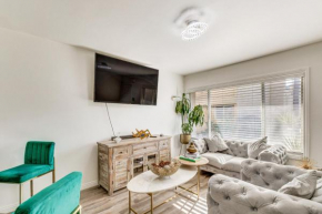 Los Angeles Townhome Off-Street Parking and Balcony